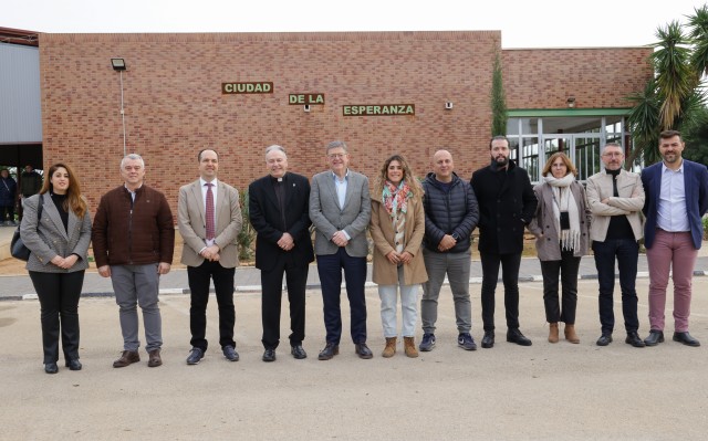 Ximo Puig visita el  centro de atención integral Ciudad de la Esperanza de Aldaia