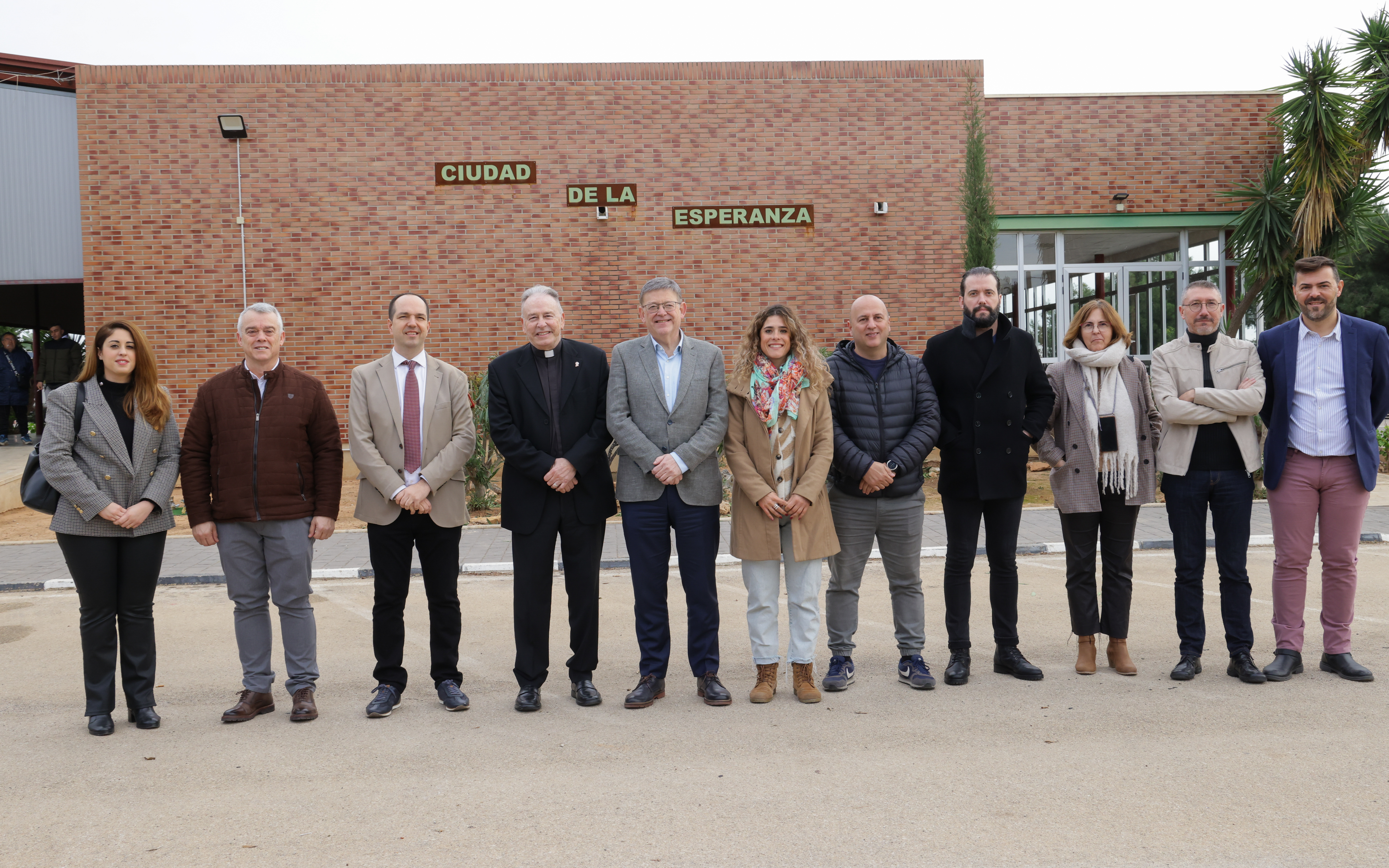 Ximo Puig visita el  centro de atención integral Ciudad de la Esperanza de Aldaia