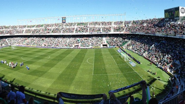 Fernando Vázquez recuerda que el terreno de juego del Martínez Valero 