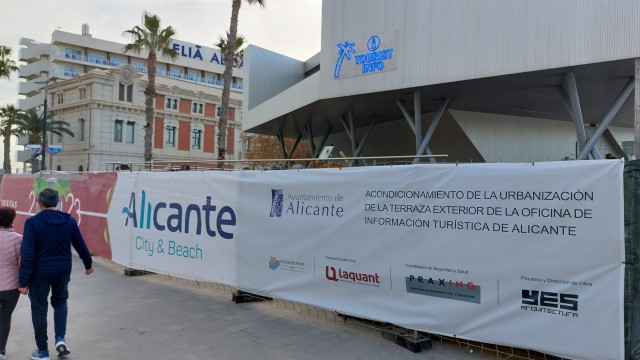 Compromís acusa al bipartito de 'improvisar' por reformar la oficina turística a días de la Ocean Race