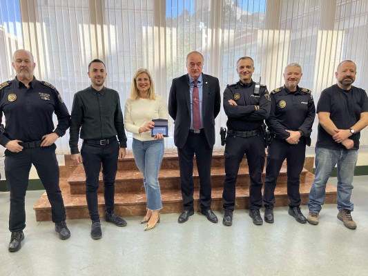 La Asociación Internacional de Policía distingue a Petrer por la acogida de refugiados ucranianos