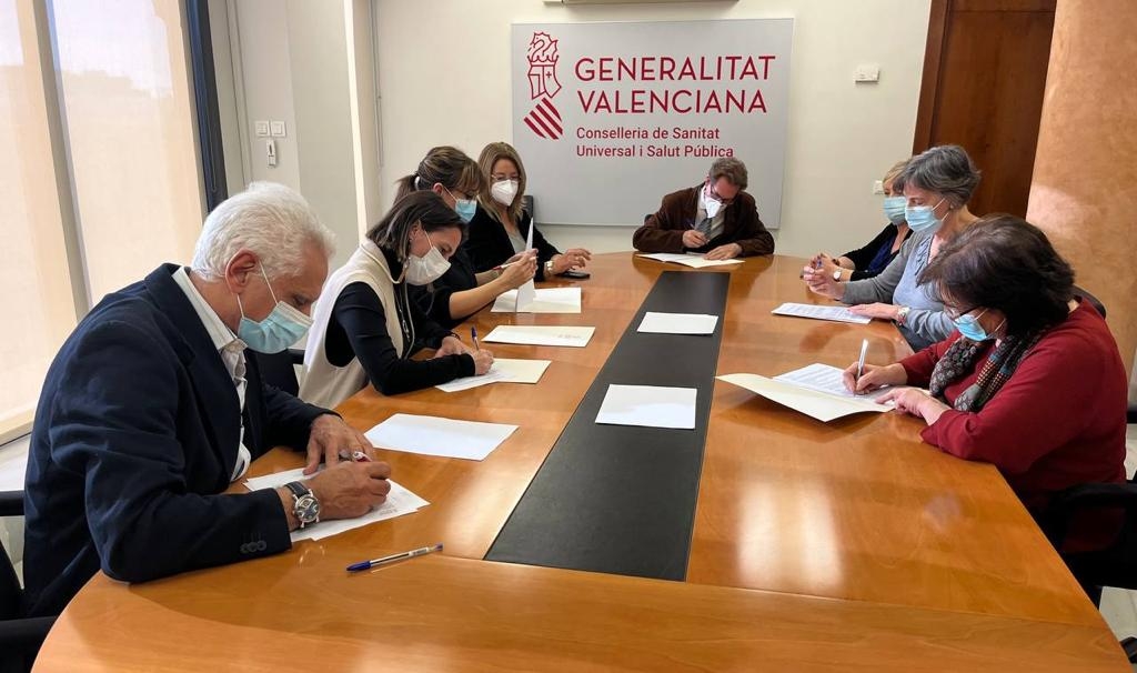 Firma del pacto en la Conselleria de Sanidad el pasado 23 de diciembre. Foto: GVA - 