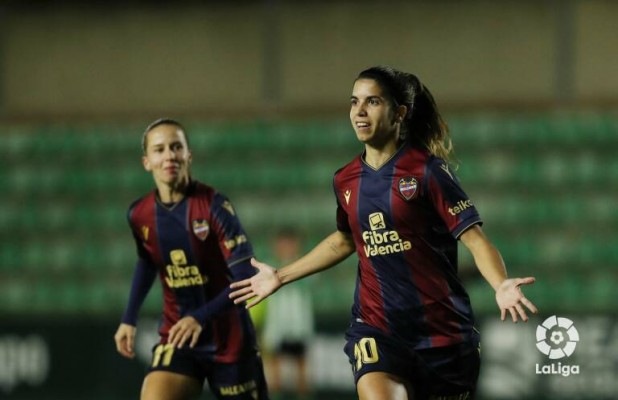 Alba Redondo acaba máxima goleadora del año en el mejor arranque del Levante
