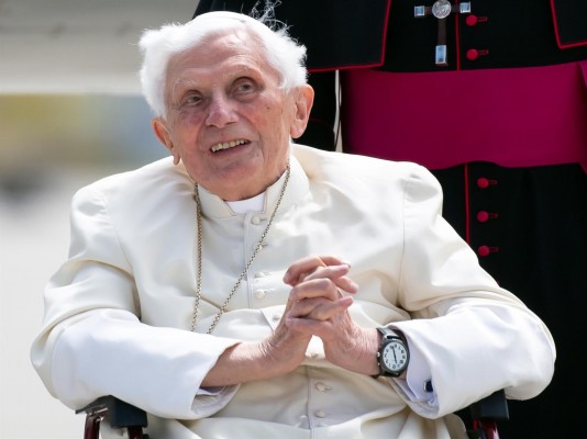 Benedicto XVI, el papa teólogo que revolucionó la Iglesia católica con su renuncia