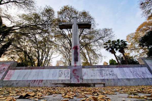 Acaba el año y la cruz sigue en el Ribalta: Castelló garantiza el traslado pese a Abogados Cristianos