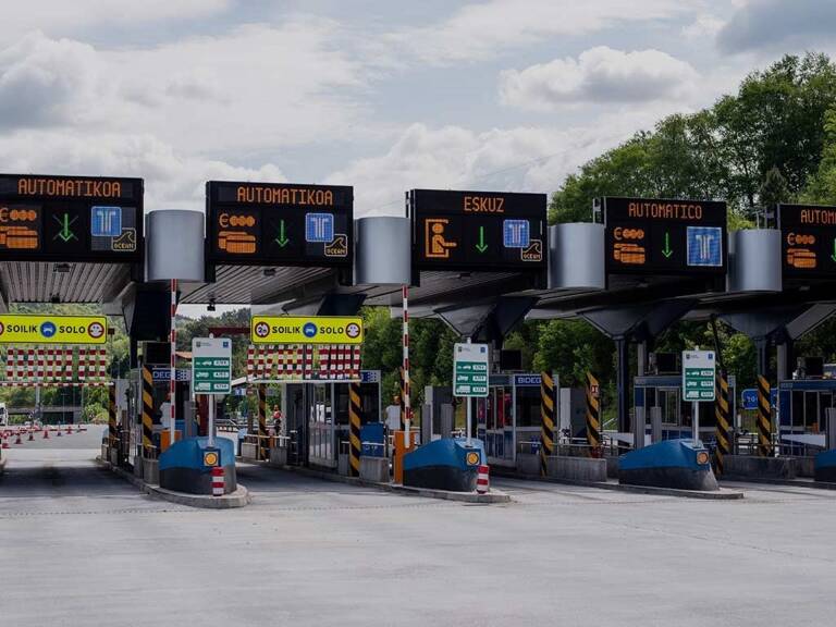 Tarifas de telecos, sellos, peajes de autopistas, gas y coches, principales subidas en 2023