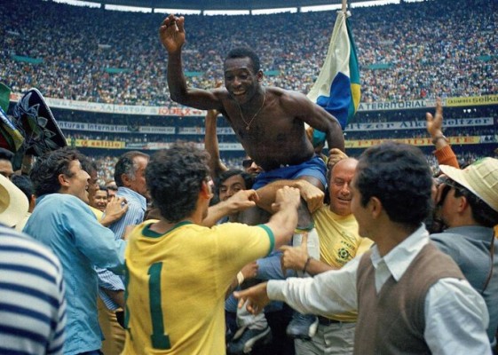 Pelé y Maradona por fin jugarán juntos en el cielo
