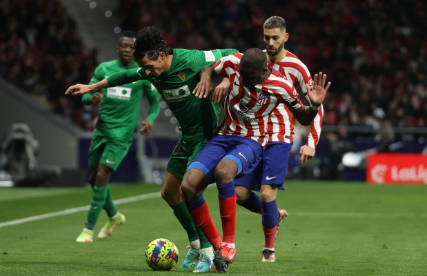 Atlético y Elche empatan al descanso
