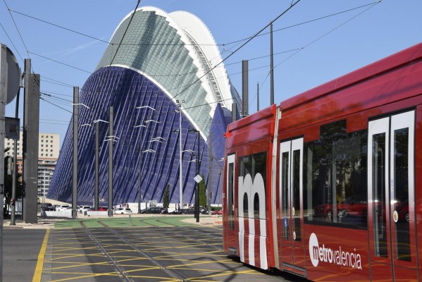 Puig anuncia la exposición pública y licitación de la L11 y la L12 y la prolongación de la L10 para 2023