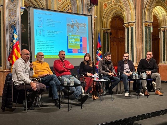 Dos publicaciones complementan la exposición sobre la historia del Levante UD y sus iconos en el ETNO