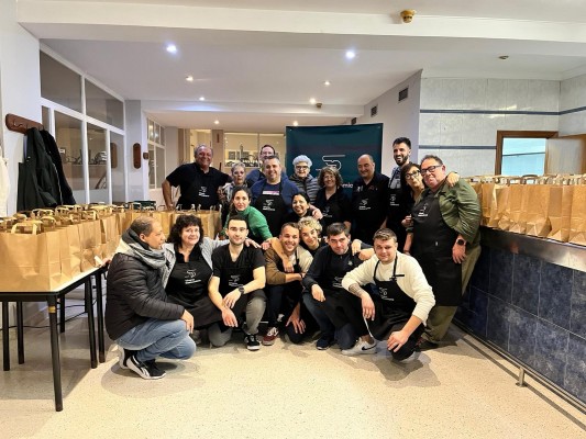  VinaròsGastrónomic y Cáritas elaboran y donan  250 cenas a los más necesitados