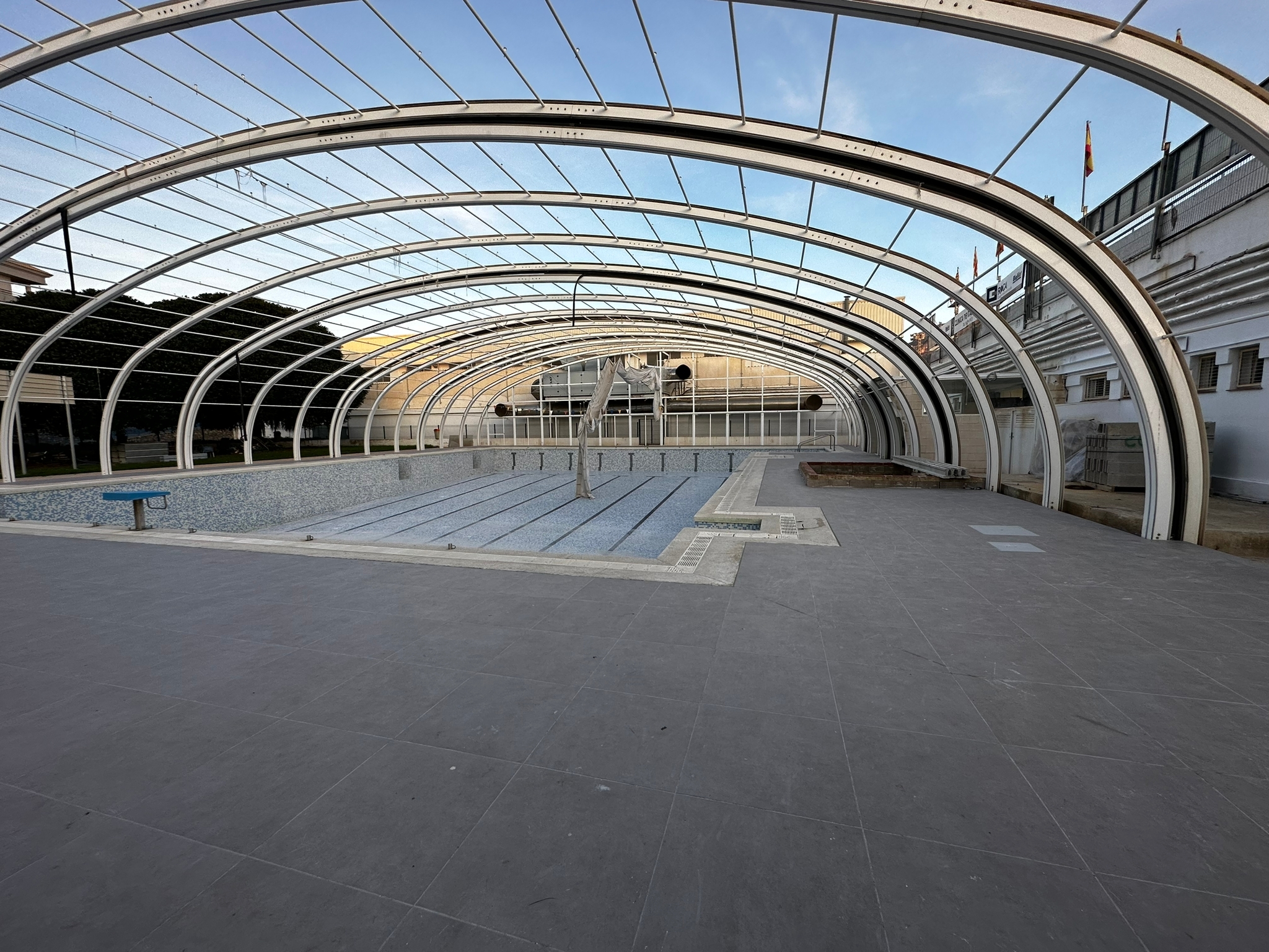 El Ayuntamiento de Altea confía en terminar las obras de la piscina municipal en febrero