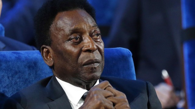 Pelé completa un mes en el hospital
