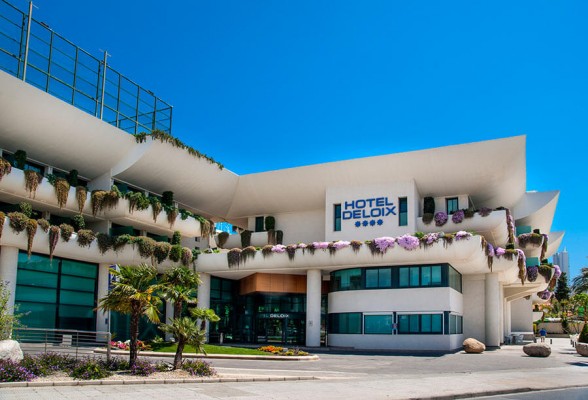 Benidorm acuerda 370.000 euros para dar legalidad al Hotel Deloix tras 20 años