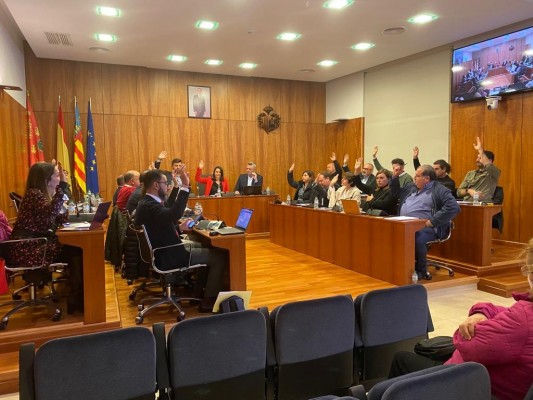 Orihuela aprueba por unanimidad el nombramiento de Joan Manuel Serrat como Hijo Adoptivo 