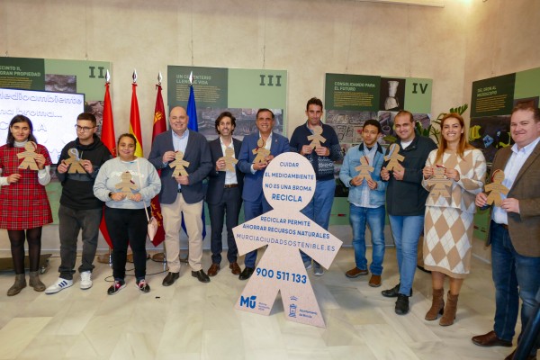 Veinte 'agentes medioambientales' de Fundown informarán a los comerciantes de Murcia de cómo reciclar papel y cartón