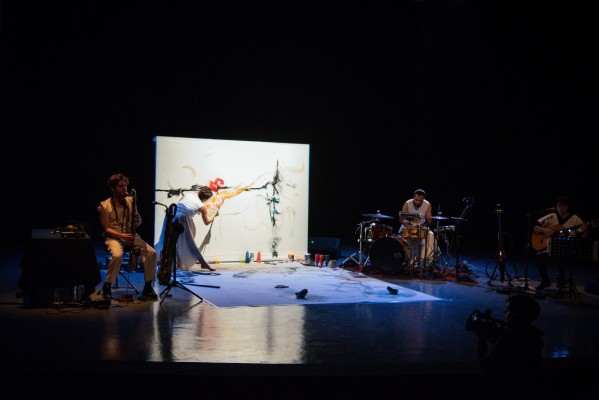 Miles de kilómetros para pintar en vivo: la gira por América de Ana Beltrán
