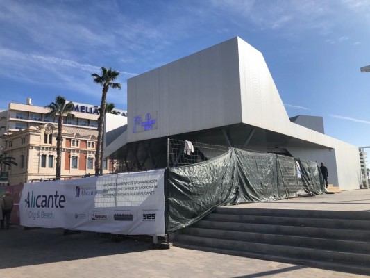 Alicante reacondiciona la oficina turística de La Explanada a los dos años de su estreno