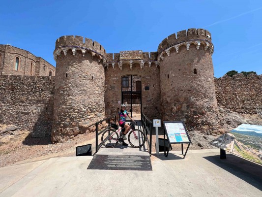 
La 2 de TVE estrena 'El Camino del Cid: Diario de una Ciclista' con un recorrido por Castelló