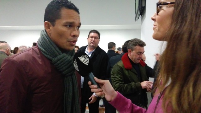 Bacca acude al Sánchez Pizjuán en medio de los rumores sobre su salida del Milan