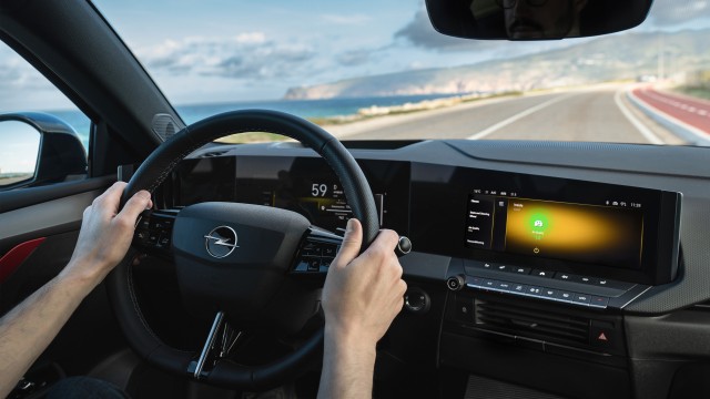 Opel cuida la salud de sus pasajeros vigilando la calidad del aire y asegurando una postura sana
