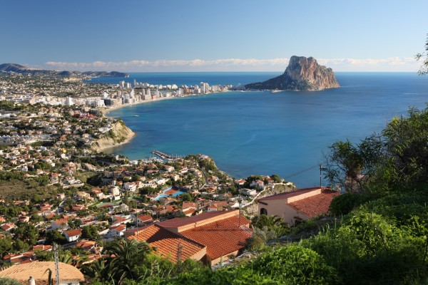 Calp exige una oficina de extranjería para solventar problemas a sus vecinos de 98 nacionalidades


