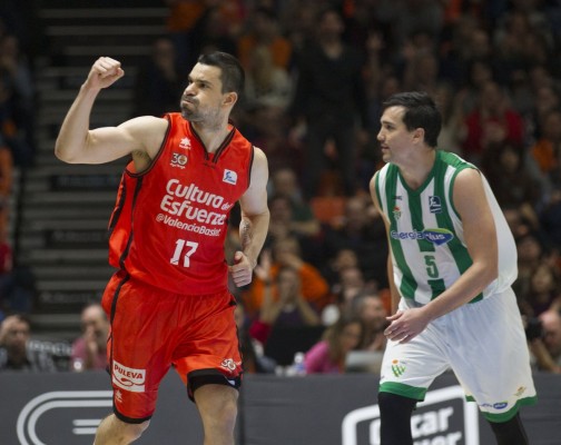  El Valencia superó el atasco al que le condujo el Betis (66-56)