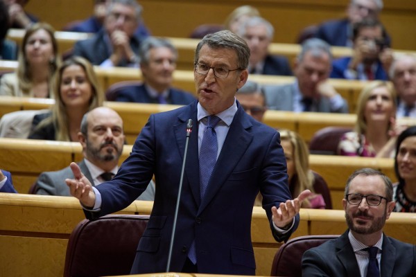 Una encuesta del PP apunta que Feijóo ganaría con 143 escaños y alcanzaría la mayoría con Vox