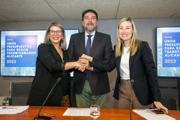 El bipartito de Alicante asume el retraso de su último presupuesto: aplaza su aprobación a enero