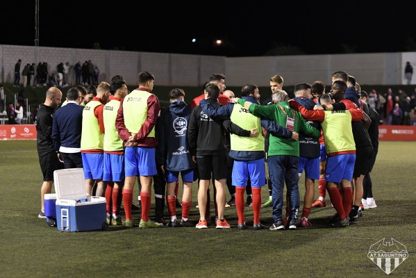 El Saguntino despide 2022 con un histórico ascenso y una Copa para el recuerdo
