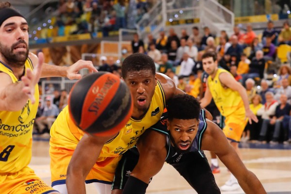 Paso atrás de Valencia Basket en Gran Canaria