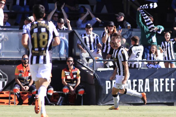 Manu Sánchez, el jugador más utilizado en el Castellón y el defensa más goleador del grupo