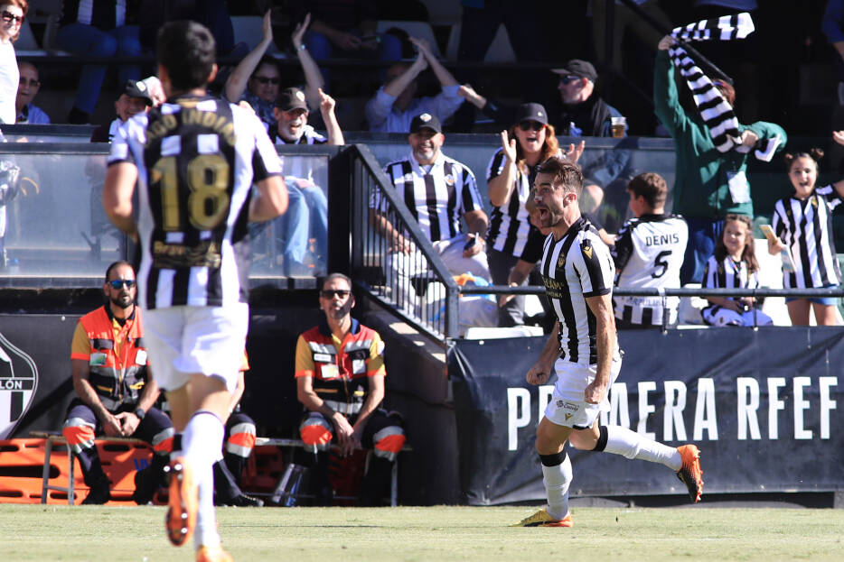 Manu Sánchez, el jugador más utilizado en el Castellón y el defensa más goleador del grupo