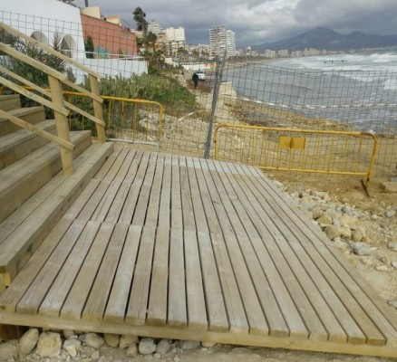 Alicante acondiciona el acceso a la playa del Cabo de las Huertas desde la calle Mero