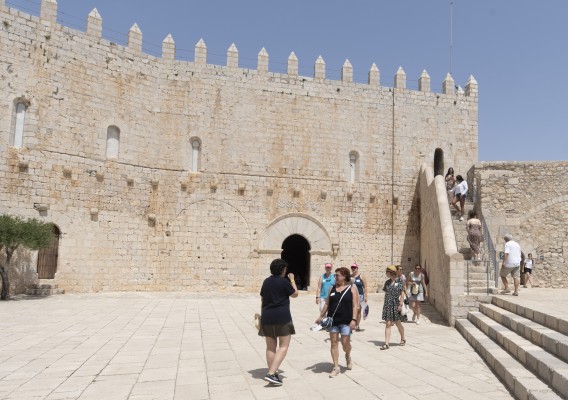 El Castillo de Peñíscola organiza una gincana con la biblioteca de Benedicto XIII como 
