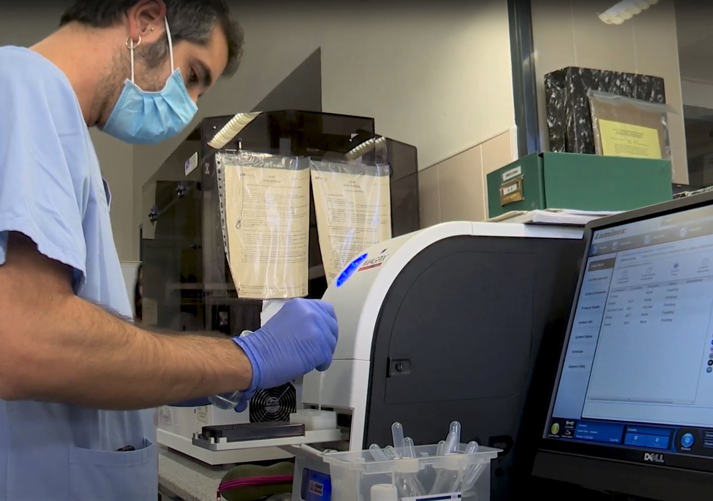 Sanidad monitoriza 700 muestras semanales de covid, gripe y otros virus para prevenir epidemias

