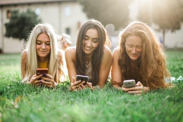Más de 3.000 jóvenes 'pican' y autorizan al borrado de su Instagram en una campaña de la Generalitat