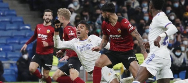 El mundialito de clubes vuelve a dejar en el aire el Real Madrid - Valencia de Liga