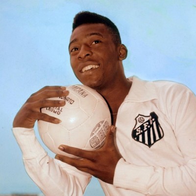 El Santos usará una corona en su uniforme para homenajear a Pelé