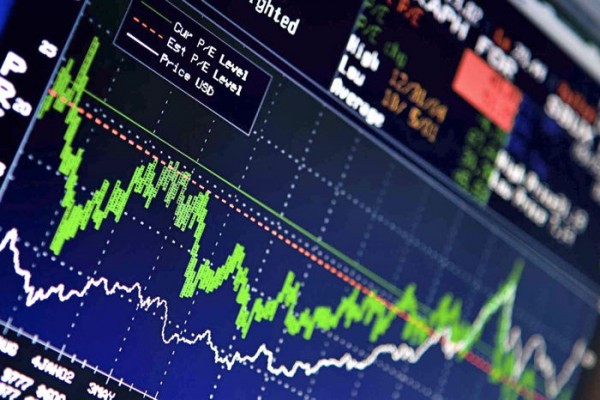 El Ibex 35 inicia la semana en rojo ante el mal tono del sector bancario