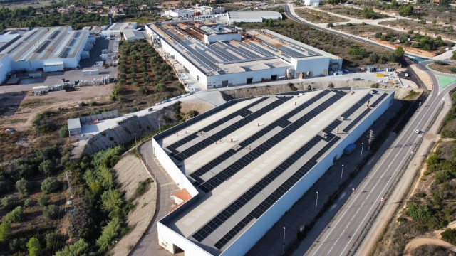 Estudio Cerámico duplica su instalación fotovoltaica de la mano de Quantica Renovables