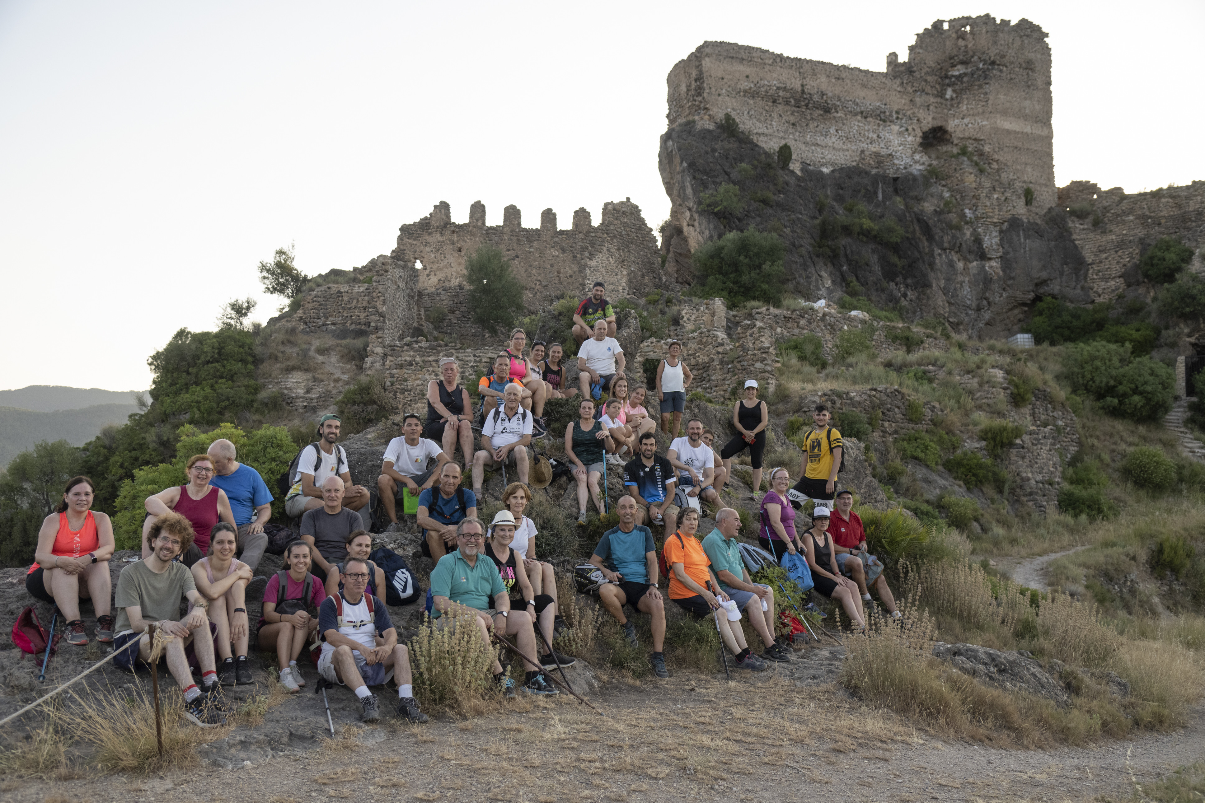 'De Ruta con la Dipu', caminata por mar y montaña que atrae a más de 500 participantes