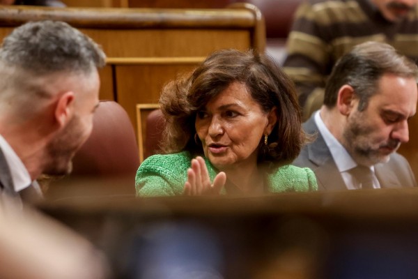 El PSOE abre expediente a Carmen Calvo por no apoyar la Ley Trans