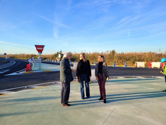 Finalizan las obras de la rotonda para mejorar y hacer más seguro el acceso a El Carmolí y Los Urrutias