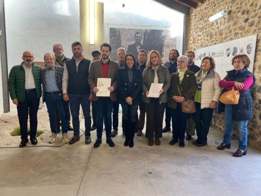 Orihuela lleva al próximo pleno el nombramiento de Joan Manel Serrat como hijo adoptivo 