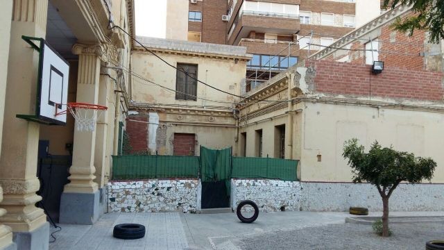 La Casa del Niño reclama un 'rescate' inmediato y el Ayuntamiento pide a Educación rapidez antes de que se caiga a trozos