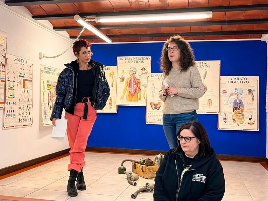 La Casa Toni El Fuster-Fundación Schlotter acoge 'Freaks Peep-Show' de Lourdes Santamaría y Sylvia Lenaers