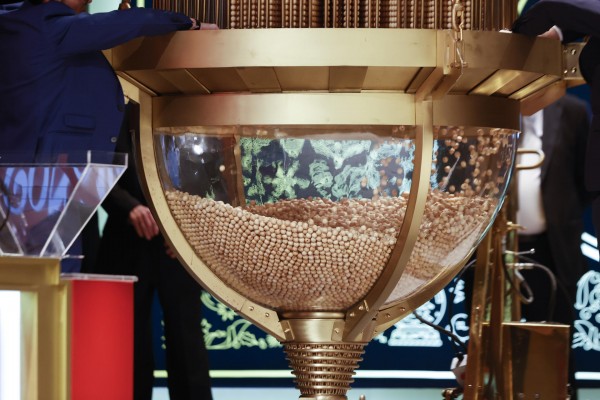 El 43.696, segundo quinto premio del Sorteo de Navidad 2022, cae íntegro en Galdakao (Vizcaya)
