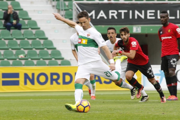 Albacar falla su primer penalti como profesional
