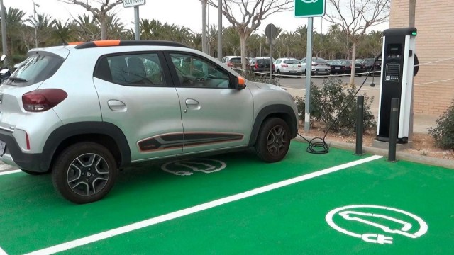 La UMH ampliará sus puntos de recarga de vehículos eléctricos en Elche y Sant Joan